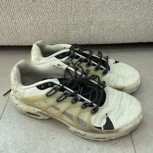 Nike Athletic Shoes in Cream and Black